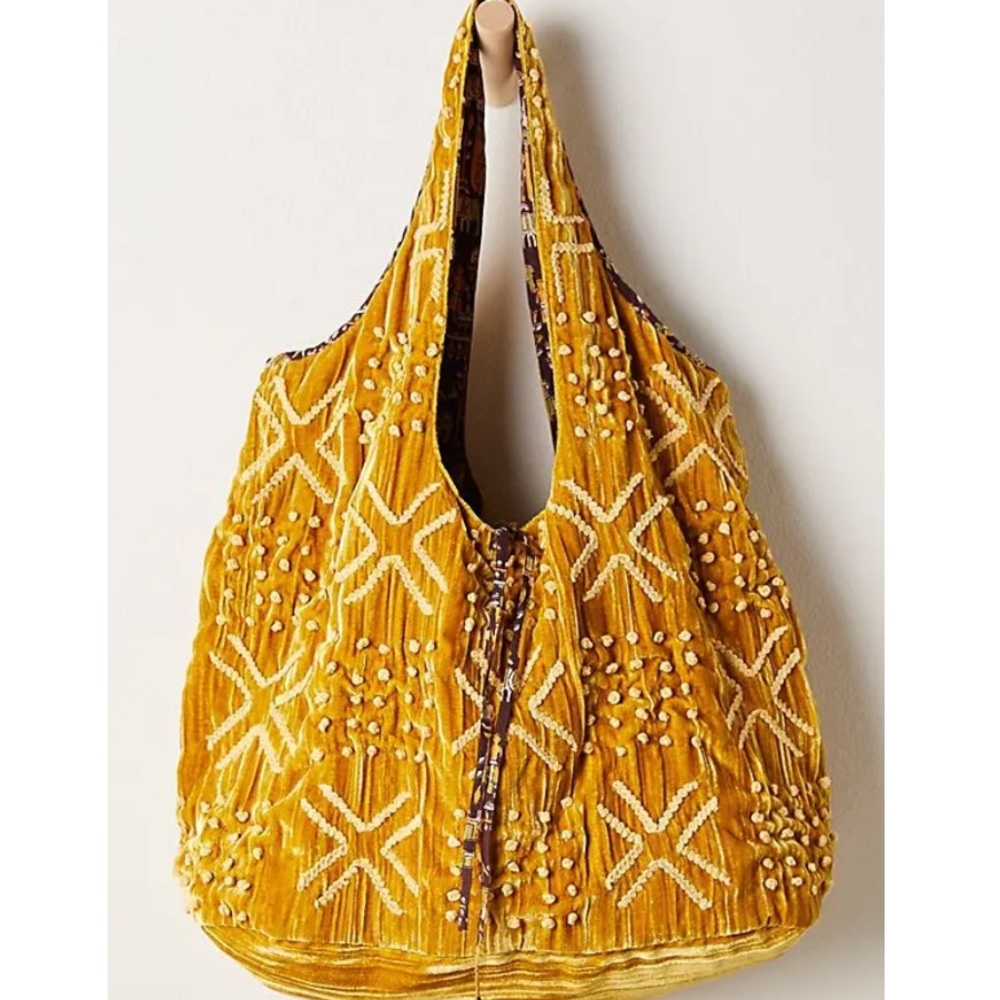 Vienna Velvet Bag - Yellow
FREE PEOPLE
NWOT